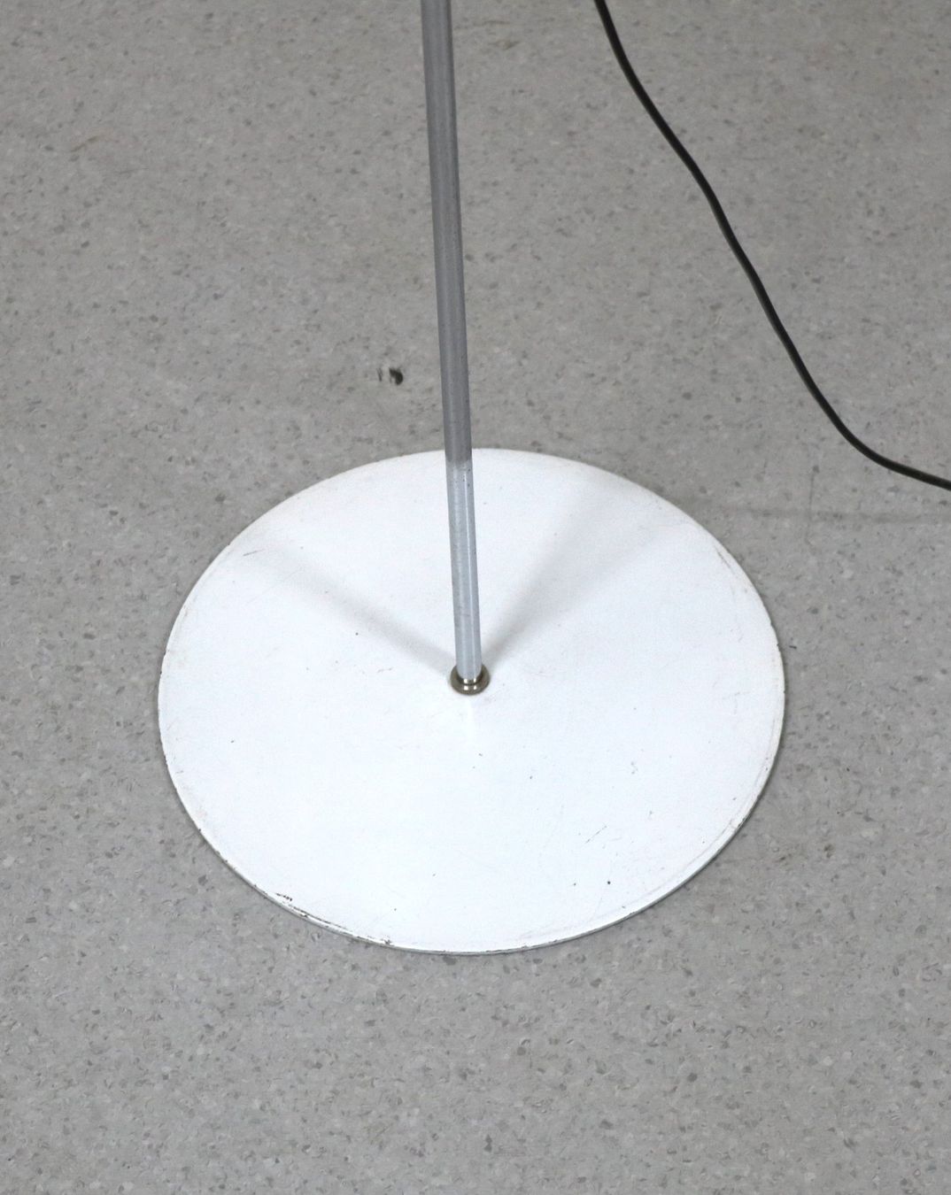 Lampade: Weisse Stehlampe mit zwei Spots – Usato da Volketswil venduto da brockipfannenstil 8