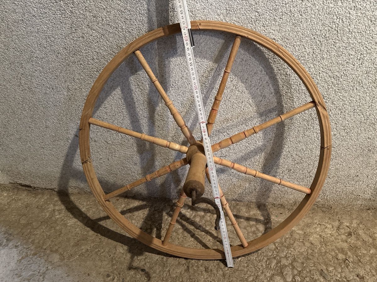 Ruote per filare: Rad von altem Spinnrad, Durchmesser 62 cm – Usato da Schönenwerd venduto da alfred460