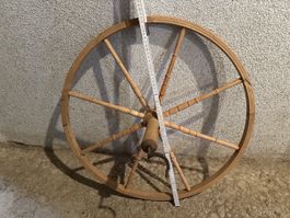 Rad von altem Spinnrad, Durchmesser 62 cm
