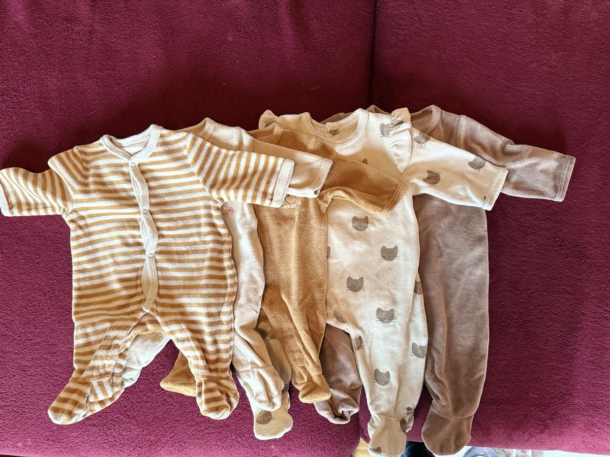 Pyjamas: 5 Strampler samt 50 und 56 – Neuf (Voir description) à Füllinsdorf par M.B.K.