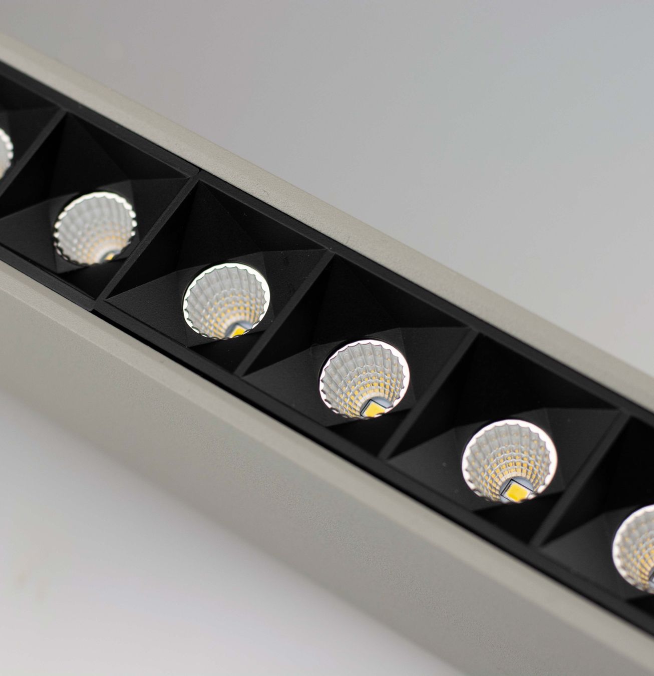 Lampadari & plafoniere: LED Pendelleuchte, Raster,120 cm Länge – Nuovo (secondo la descrizione) da Kreuzlingen venduto da Smart-Light 3