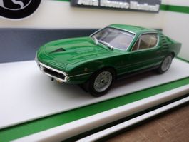 Alfa Romeo Montreal 1/43 in handgefert. Präsentationsvitrine