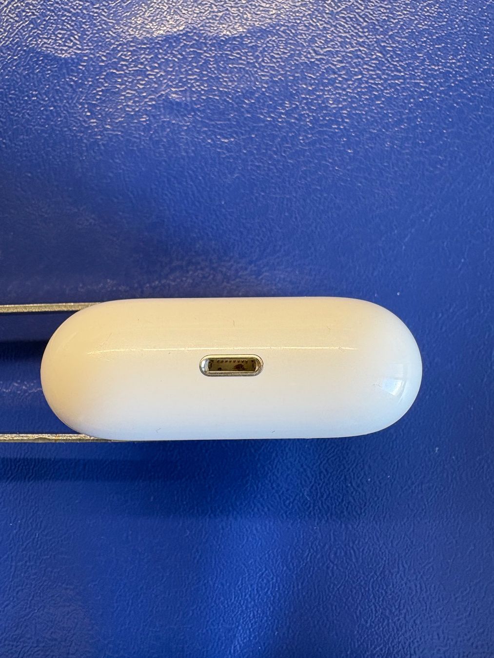 Apple Kopfhörer: Apple AirPods Pro 1 charging case (A2190). – Gebraucht aus Lausanne von Zorrus77 4