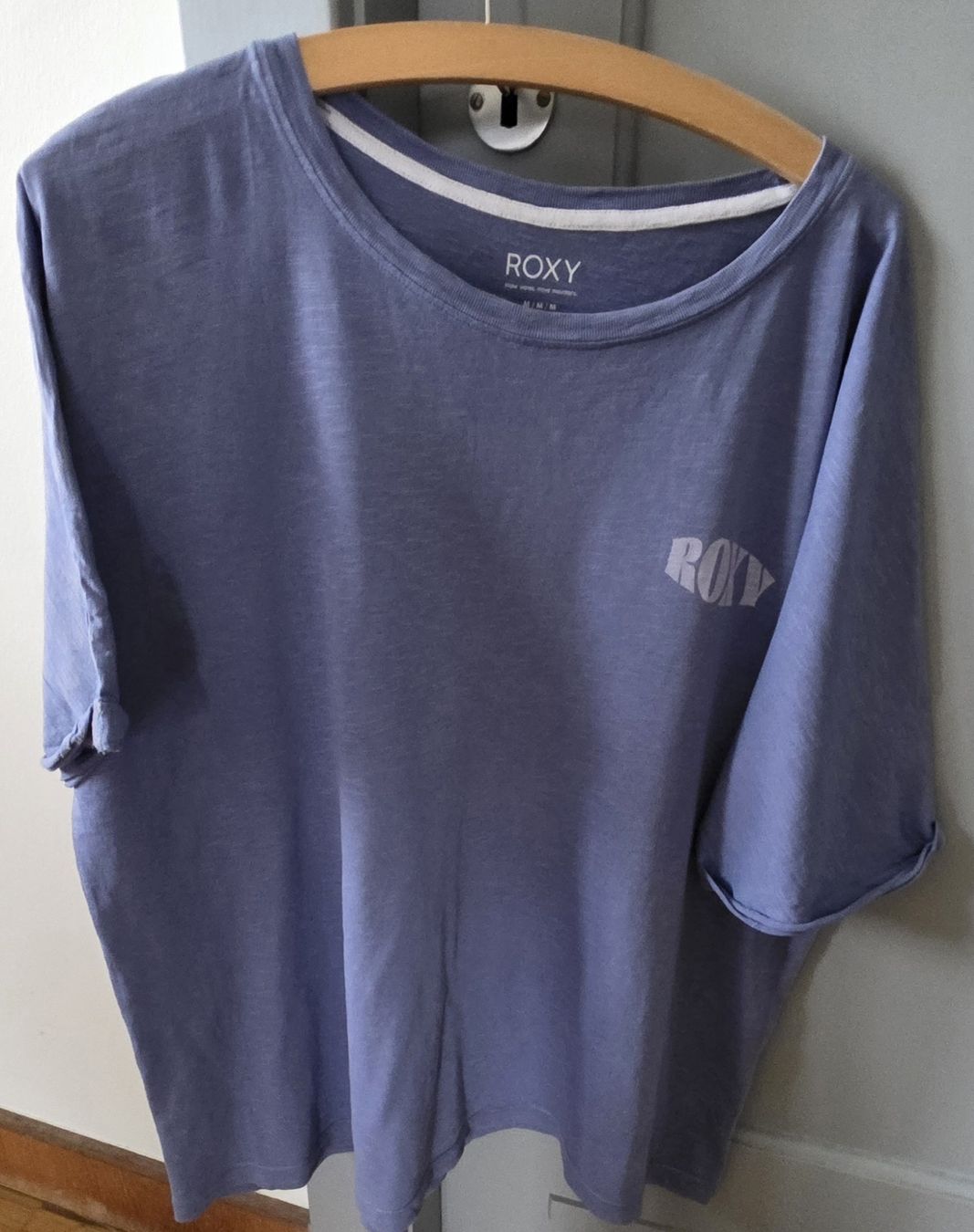 T-shirt: Tshirt bleu Roxy Taille M Unisexe – Usato da Yverdon-les-Bains venduto da van_dq65
