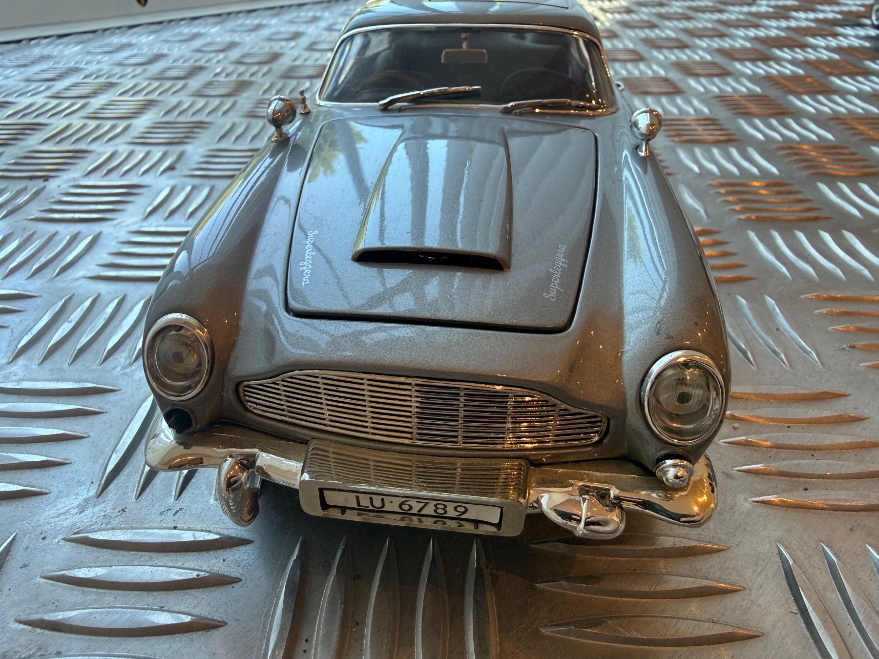 Aston Martin Modellini d'auto: Aston Martin DB5 - James Bond Goldfinger – Usato da Kilchberg ZH venduto da diamms 1