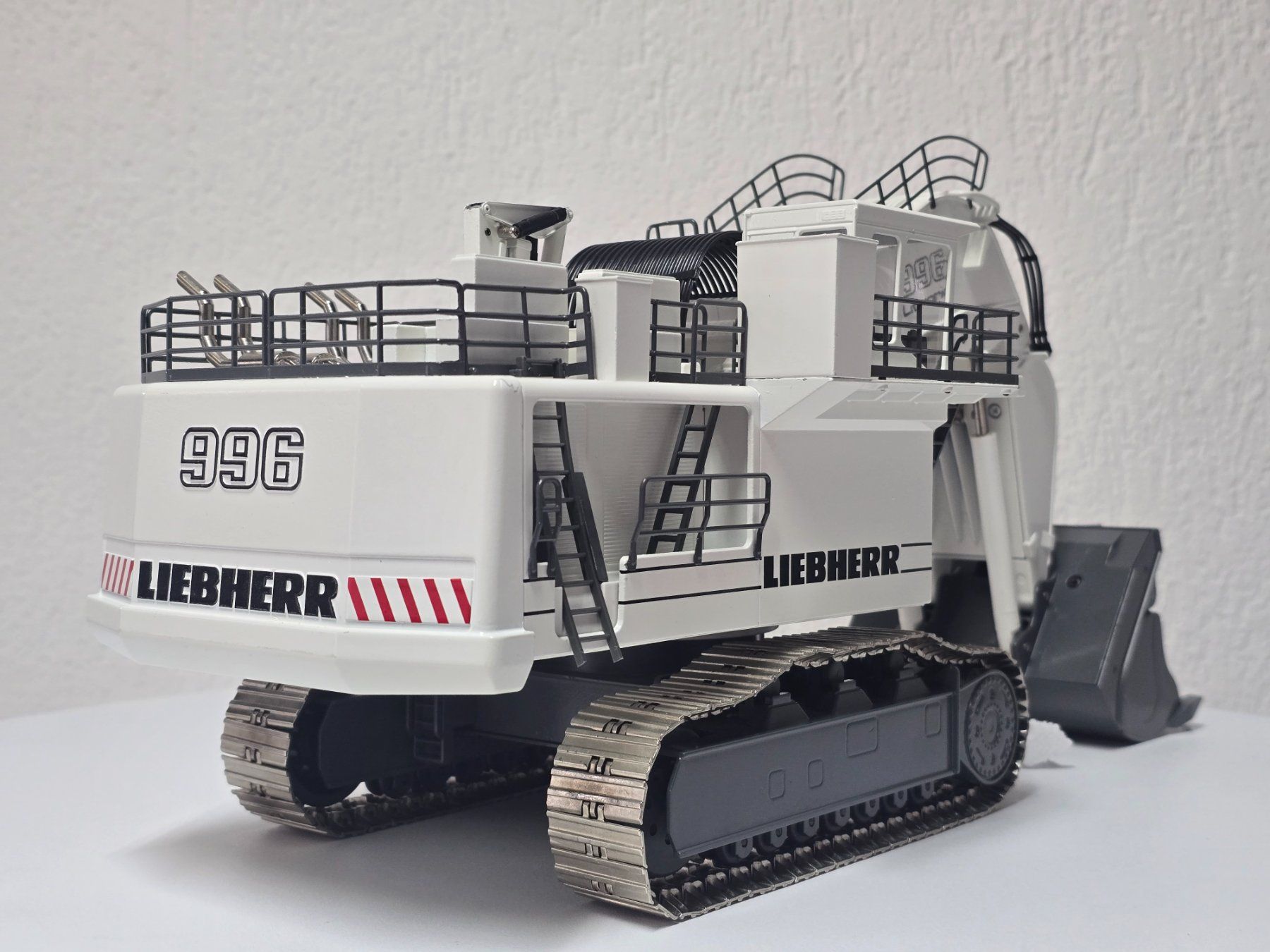 Conrad Modellini d'auto: Conrad 2811, Liebherr 996, weiss, Schaufelbagger, Vitrine – Nuovo (secondo la descrizione) da Kloten venduto da Nicola2 7