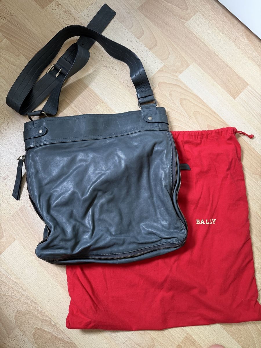 Bally Borse: BALLY Leder Messengerbag grau - Top-Zustand – Usato da Luzern venduto da Sunnyside_71 1