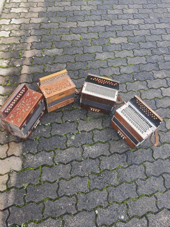 Accordéons (Gebraucht) in Pont-de-la-Morge für CHF 120 – nur Abholung ...