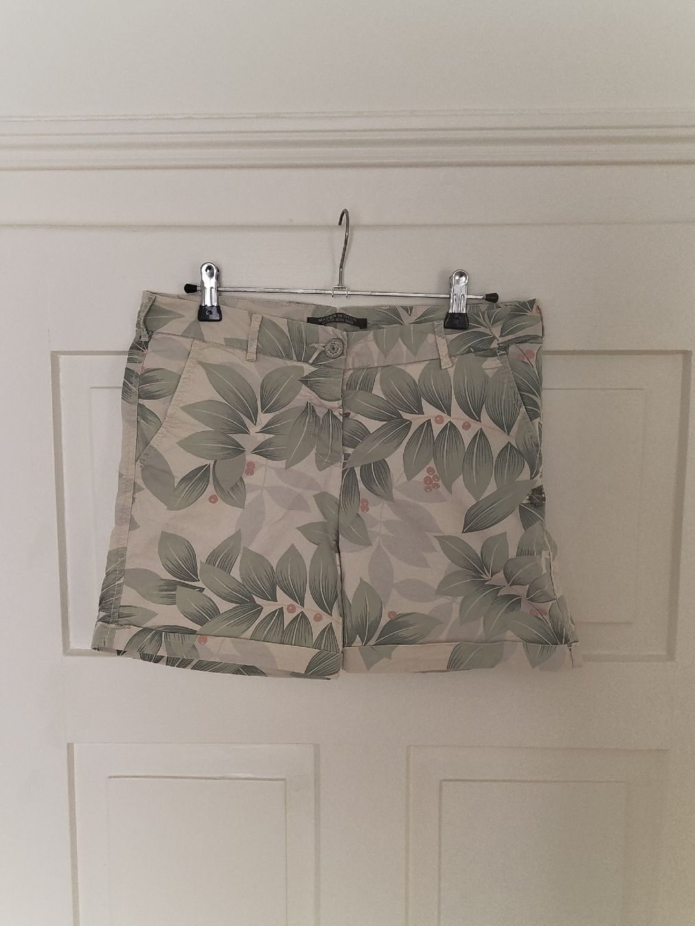 Maison Scotch Pantaloni: Maison Scotch Shorts, Blumenmuster, S/M – Usato da Wettingen venduto da flo_lh7r