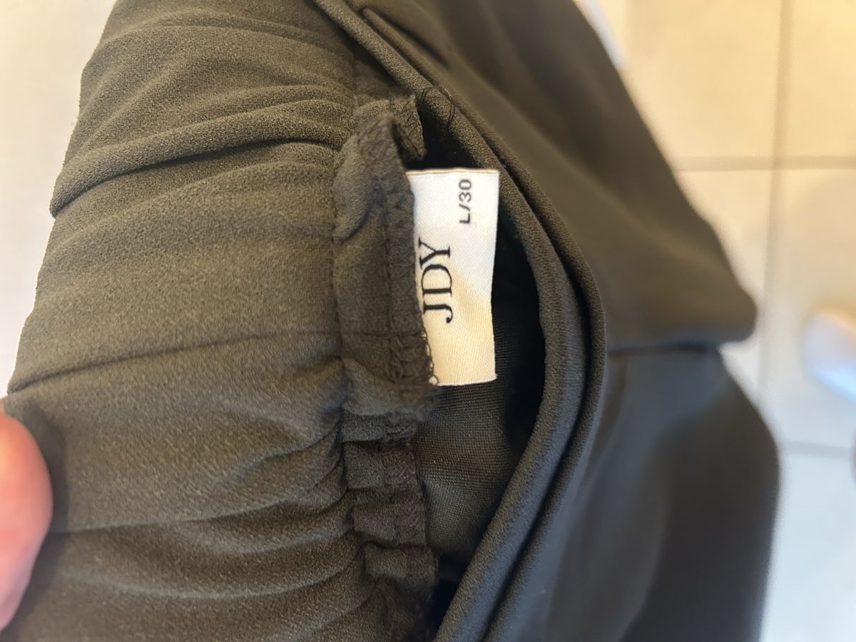 Pantaloni: Pantalon JDY kaki taille L – Usato da Villars-sur-Glâne venduto da ale_7h26 1
