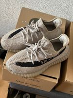 Yeezy 350 size 42 2/3 ( 9 us )
