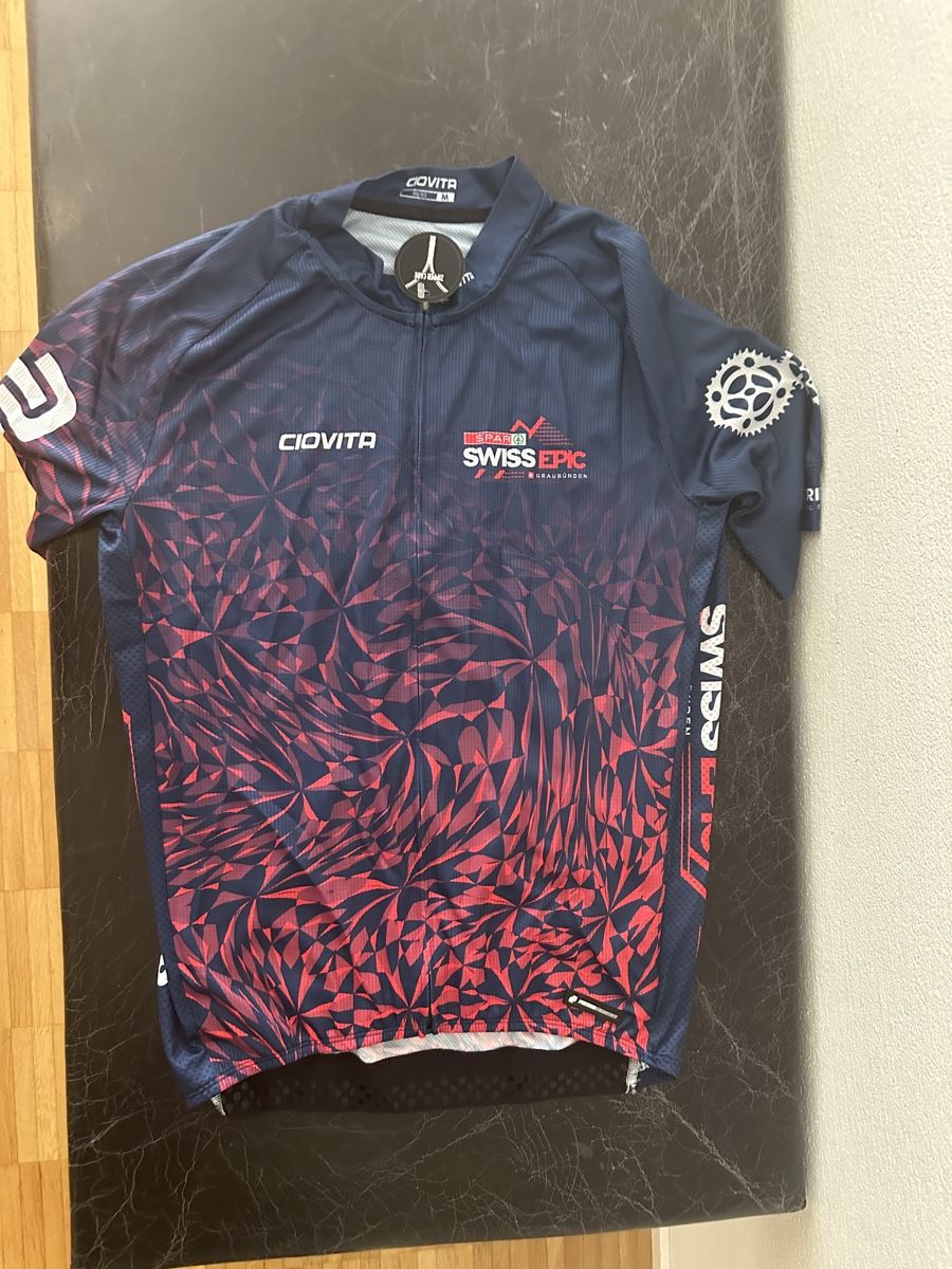 Leibchen & Hosen: Swiss Epic Radtrikot, Grösse M, NEU – Neu und originalverpackt aus Zizers von Dji_199 1