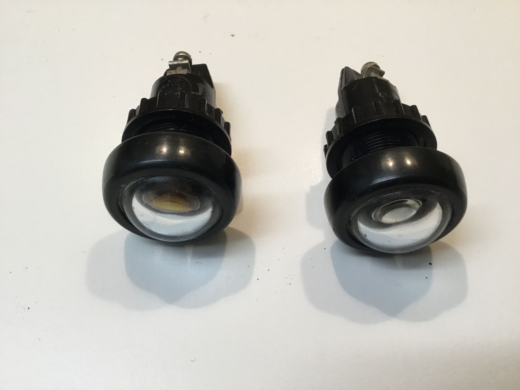Elektronikbauteile: Alte Funktionsanzeige Lampen aus Bakelit – Gebraucht aus Kreuzlingen von Schuggerman
