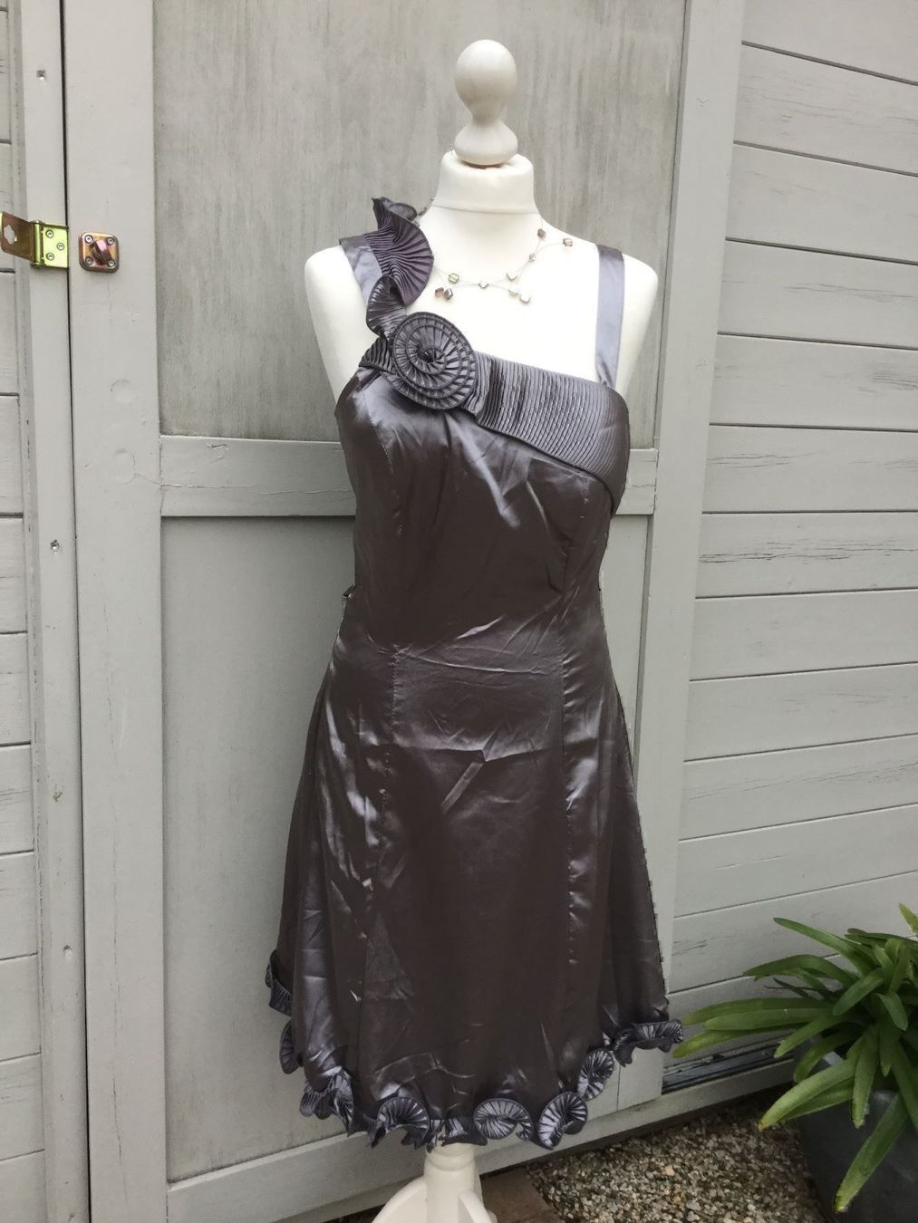 Kleider: Robe grise satinée+Foulard soirée/gala, taille M – Neu und originalverpackt aus Agiez von chouchanelle 3
