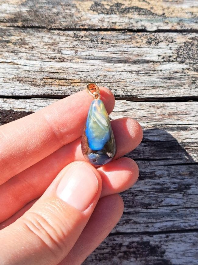 Pietre preziose: Boulder Opal aus Australien Anhänger – Nuovo e nell'imballaggio originale da Richterswil venduto da Viorella