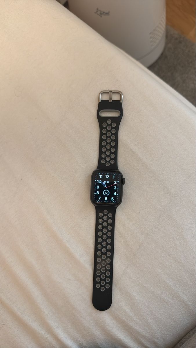 Apple Smartwatch: Schwarze Apple Watch SE – Nuovo (secondo la descrizione) da Basel venduto da tim_c56d