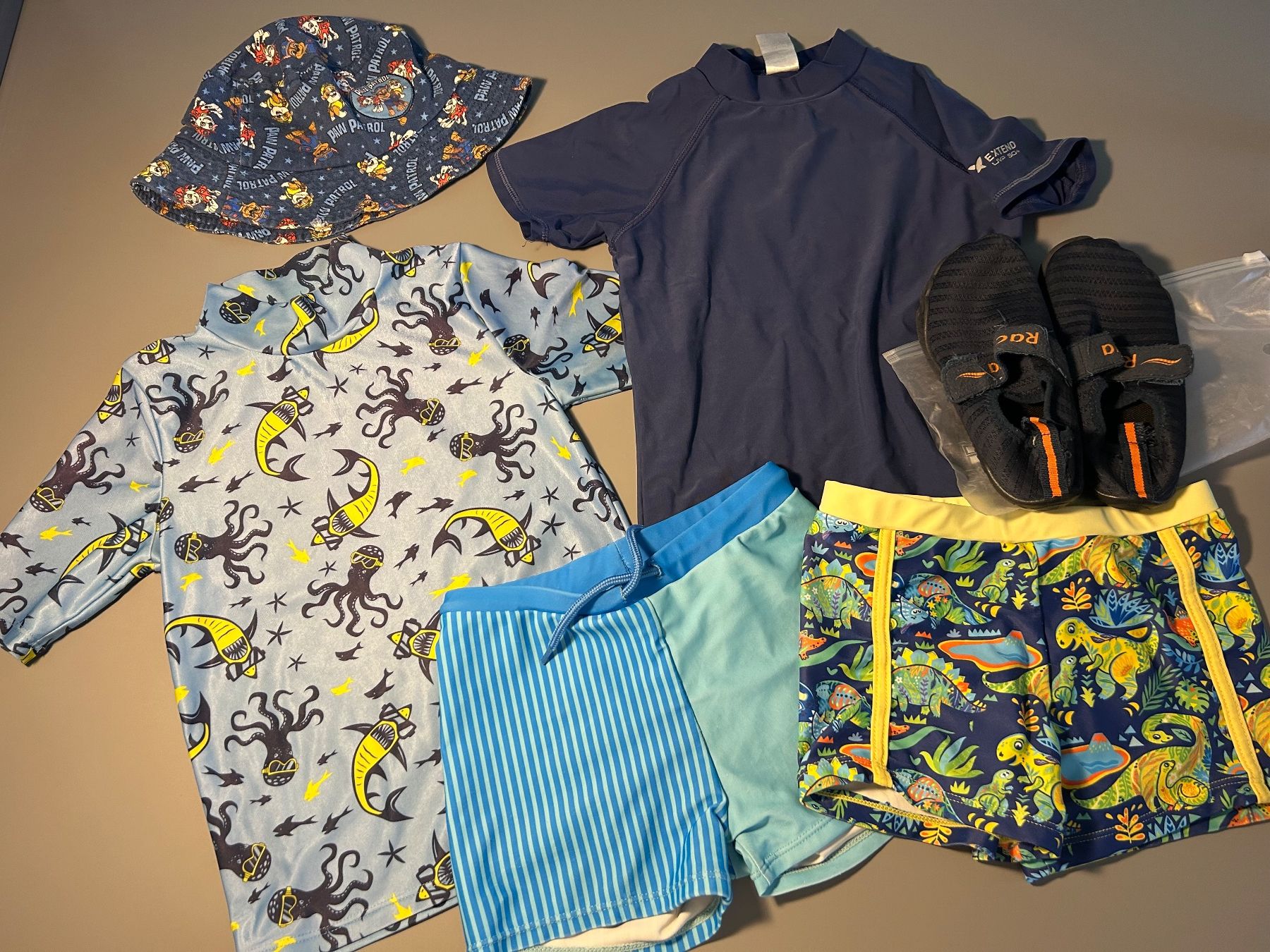 Badehosen: Kinderkleiderpaket Badekleider Gr. 116-122 – Gebraucht aus Boniswil von sim_7zhp 1
