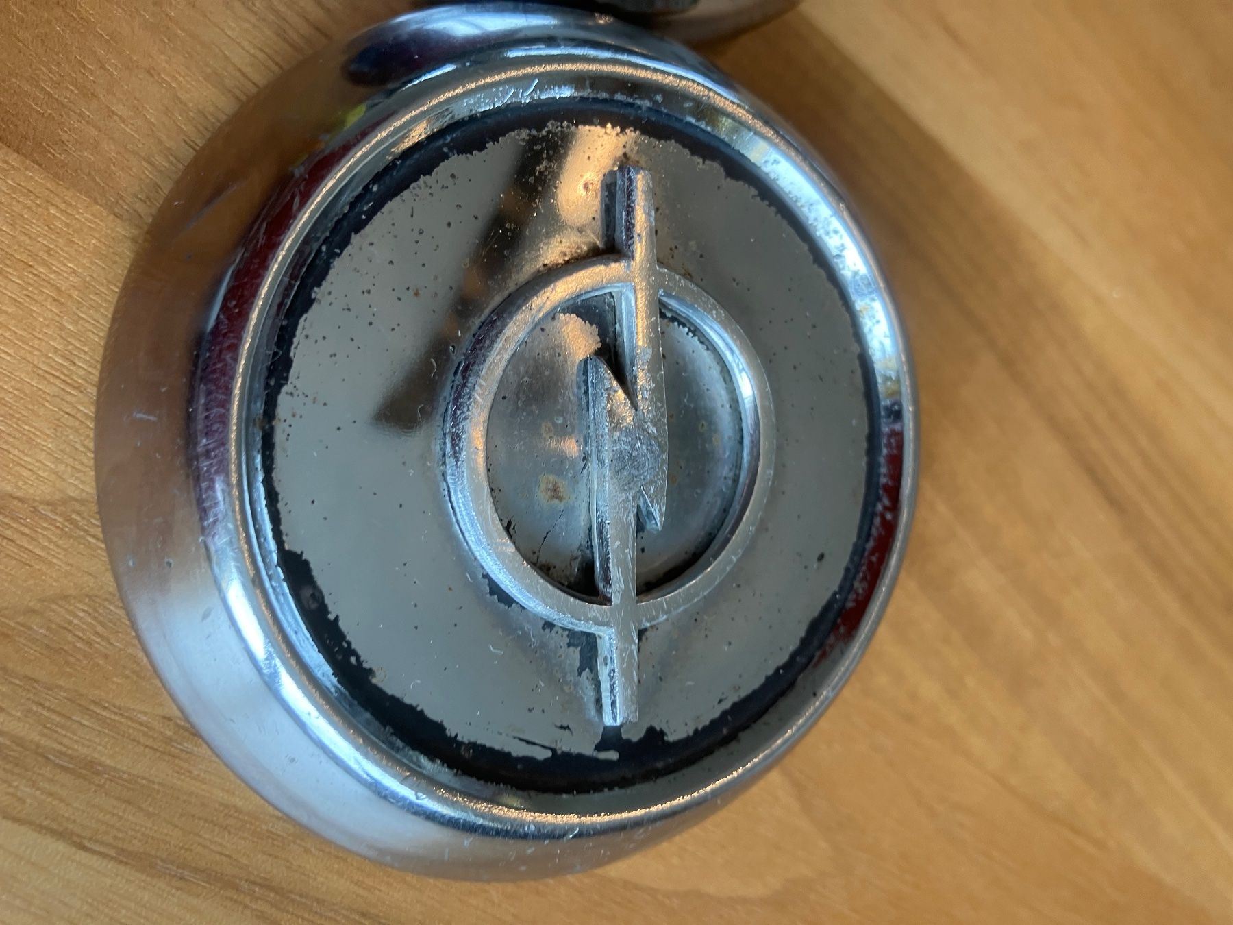 Opel Toutes les pièces auto: Original Opel Radkappen / Nabendeckel Oldtimer 2 Stk. – D'occasion à Dintikon par 51rh 2