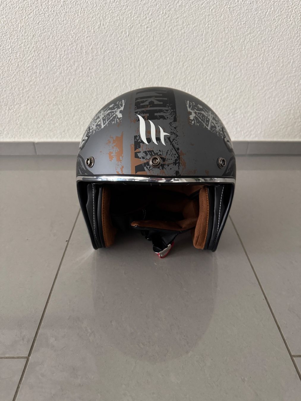 Helme & Visiere: Topmoderner Töfflihelm – Neu (gemäss Beschreibung) aus Niederbipp von Brainovate 2