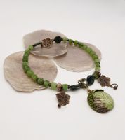 Choker mit Peridot.