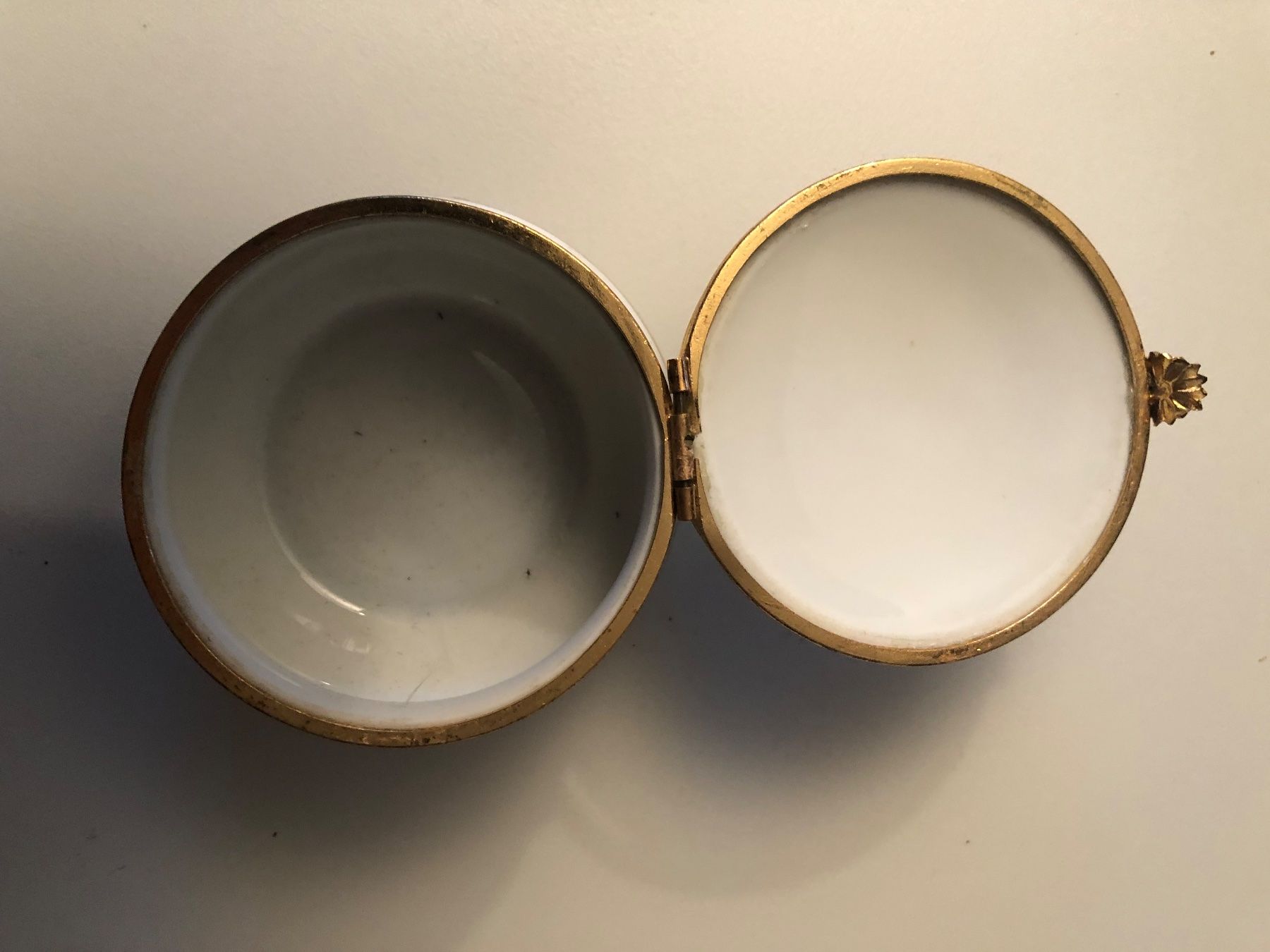 Sonstige Dekorationen & Accessoires: Schmuckdose Porzellan limoges – Gebraucht aus Niederrohrdorf von beniledergerber 1