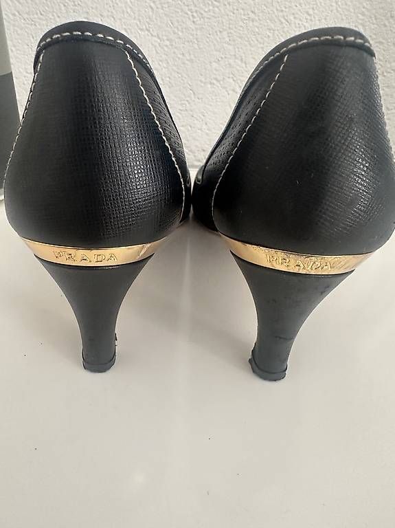 Scarpe da donna: Prada Pumps Gr 37,5 – Usato da Bern venduto da Ginotto.1953 1
