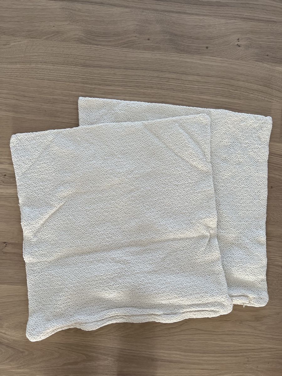 Coussins: 2 Kissenhüllen beige Struktur 50x50cm – D'occasion à Stein am Rhein par Selomelo.