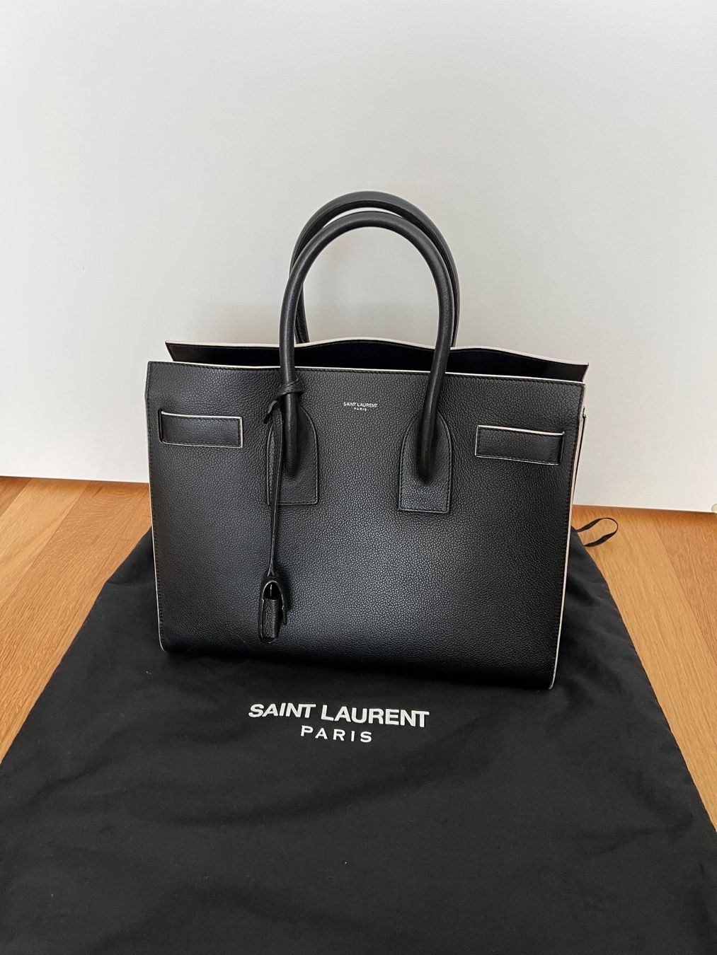 Saint Laurent Borse: Saint Laurent Sac de Jour Tasche – Usato da Klingnau venduto da Vdado