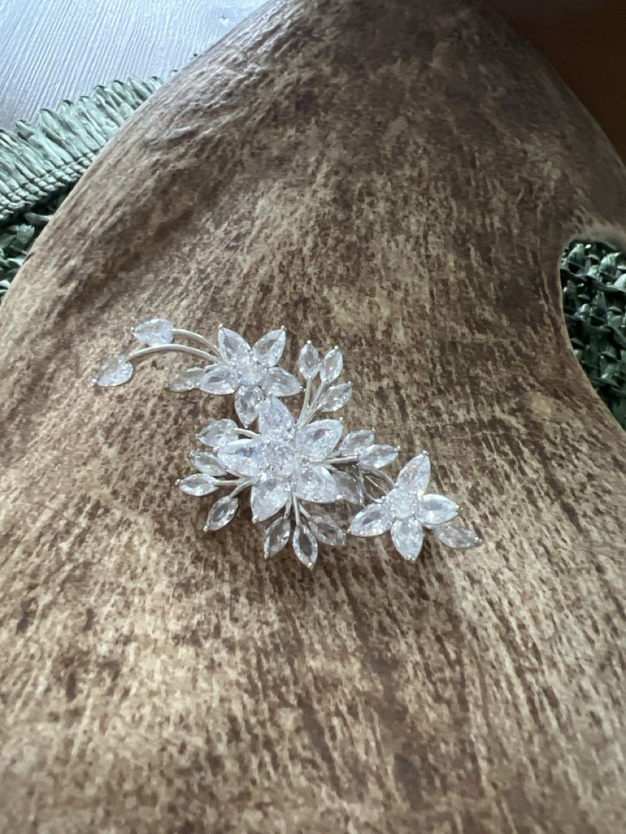 Broches & Aiguilles: Funkelnde Blumenbrosche – Neuf (Voir description) à Seon par Sunny-Schmuck78
