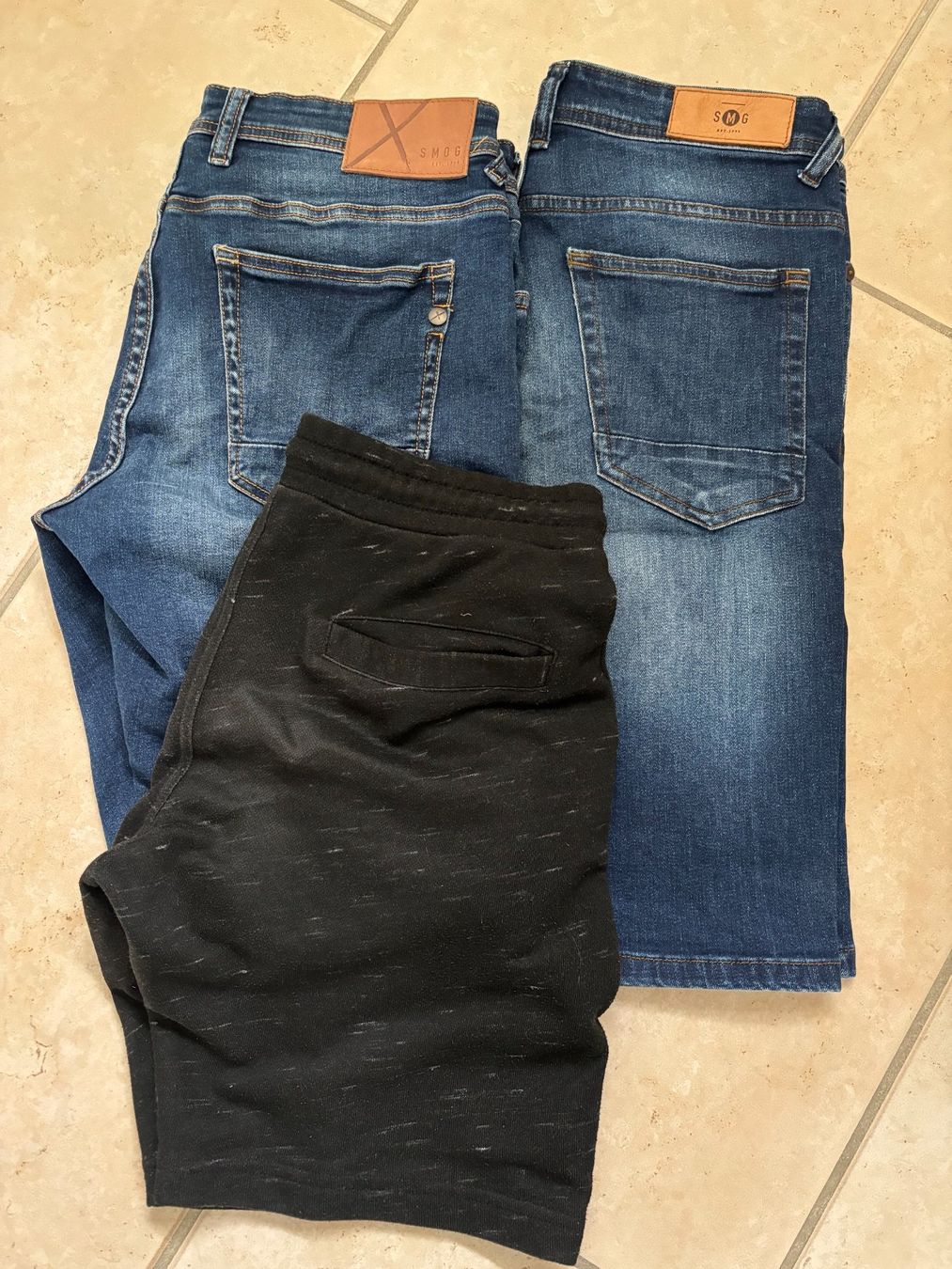 Lotti di vestiti: Kurze Hosen Set S & M – Usato da Biel-Benken BL venduto da Bergerr