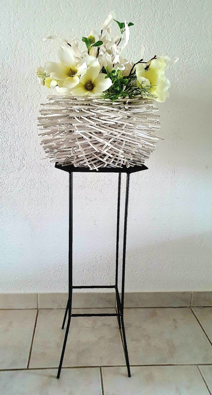 Tutte le decorazioni: Wunderschönes Blumengesteck mit Metallständer. – Usato da Landschlacht venduto da melodi02