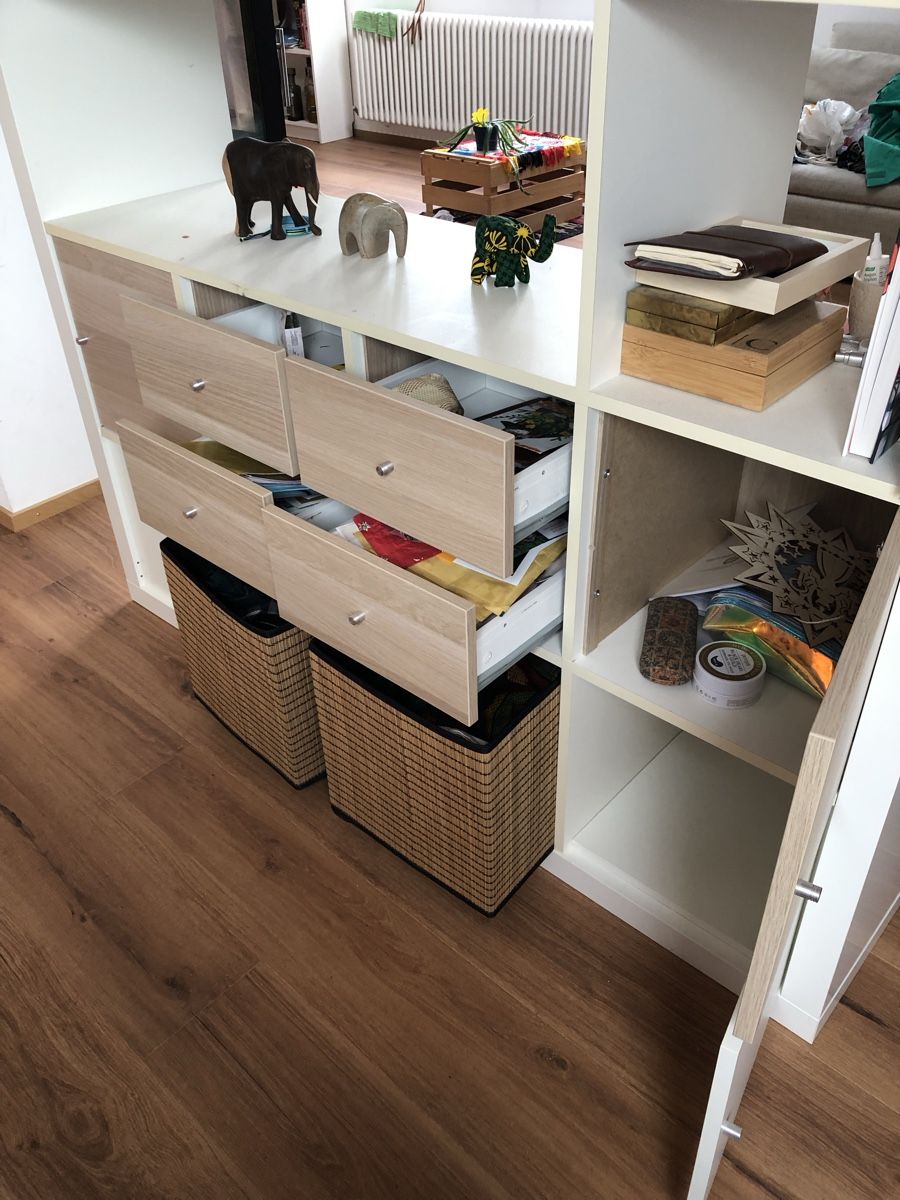 Scaffali: Bookcase with 4 drawers, 4 door-compartments and 2 baskets. – Usato da Binningen venduto da Carlos_CruCar 2