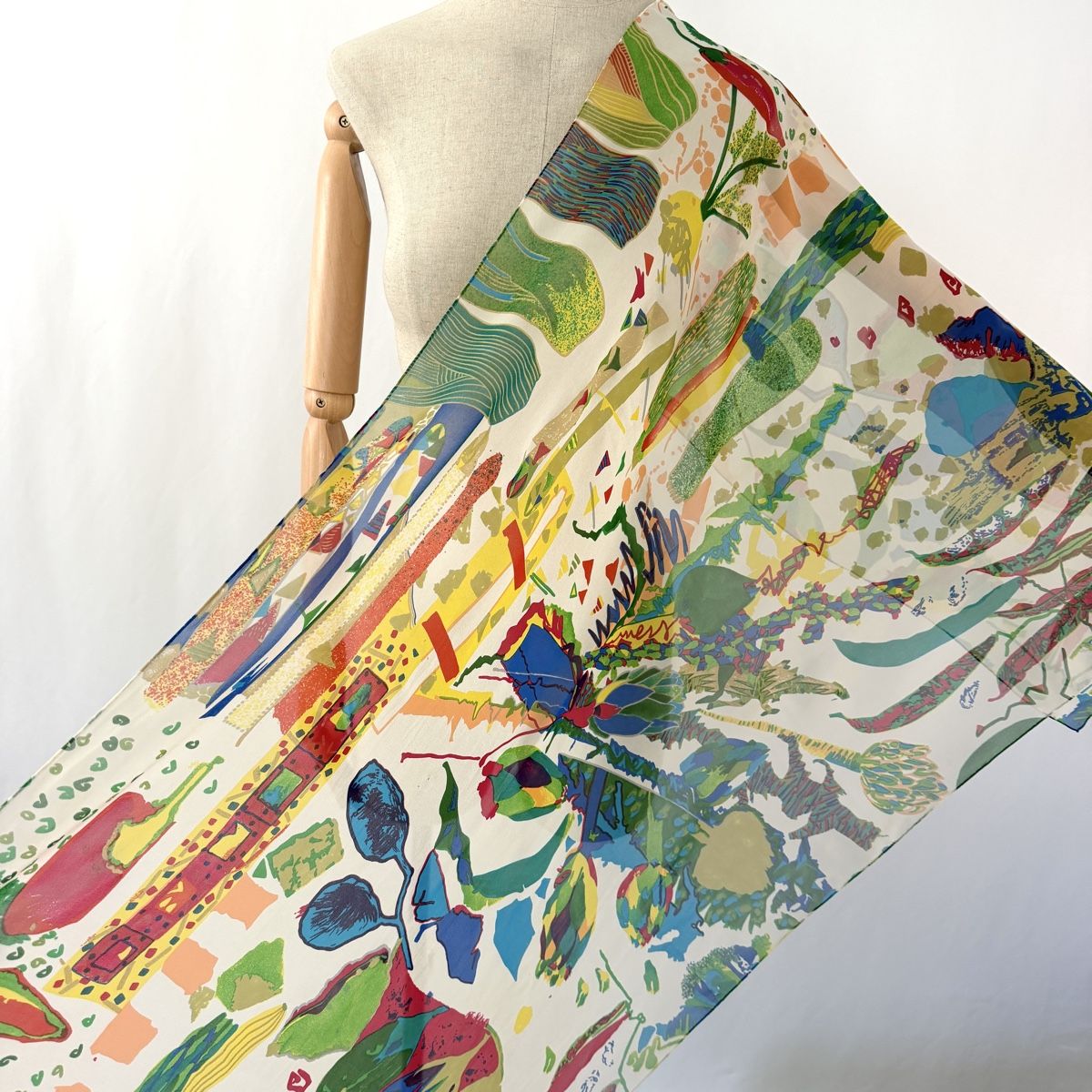 Fabric Frontline Foulard & Sciarpe: FABRIC FRONTLINE Silk Scarf – Usato da Freienbach venduto da Avviivva_Shop 2