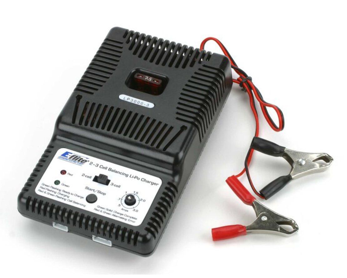 E-Flite Batterie, Caricabatterie & Alimentatori: Chargeur 2-3S LiPo Equilibreur 0.5-3A Eflite - EFLC3010 – Usato da Lausanne venduto da Techobby