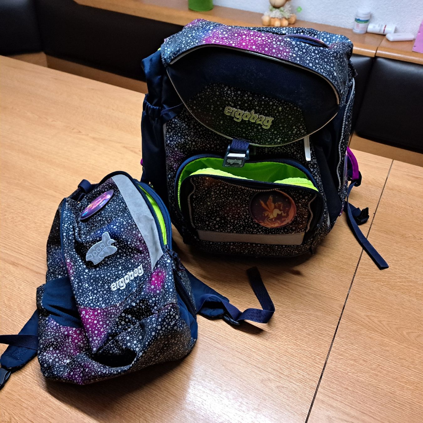 Ergobag Kindertaschen: Ergobag Schulthek plus passendes Etui – Gebraucht aus Meienberg von Auzucha
