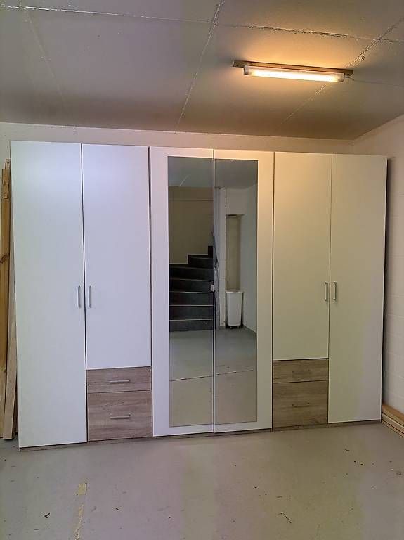 Armoires: Grosser Kleiderschrank – D'occasion à Hägglingen par Santisale