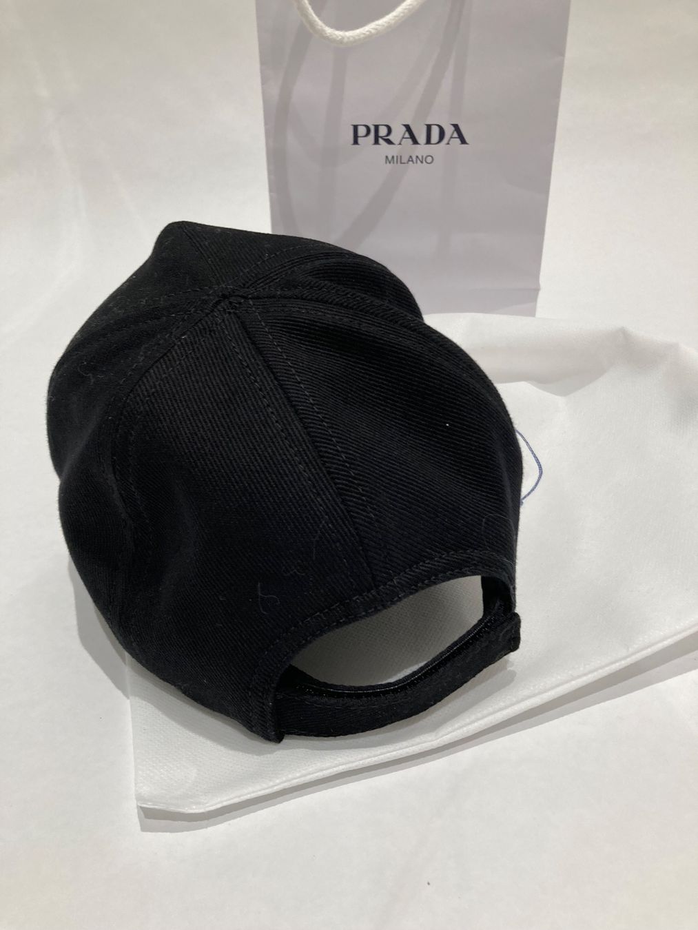 Prada Copricapi, berretti & cappellini: Prada hut 57 – Usato da Paradiso venduto da Kayakara 5
