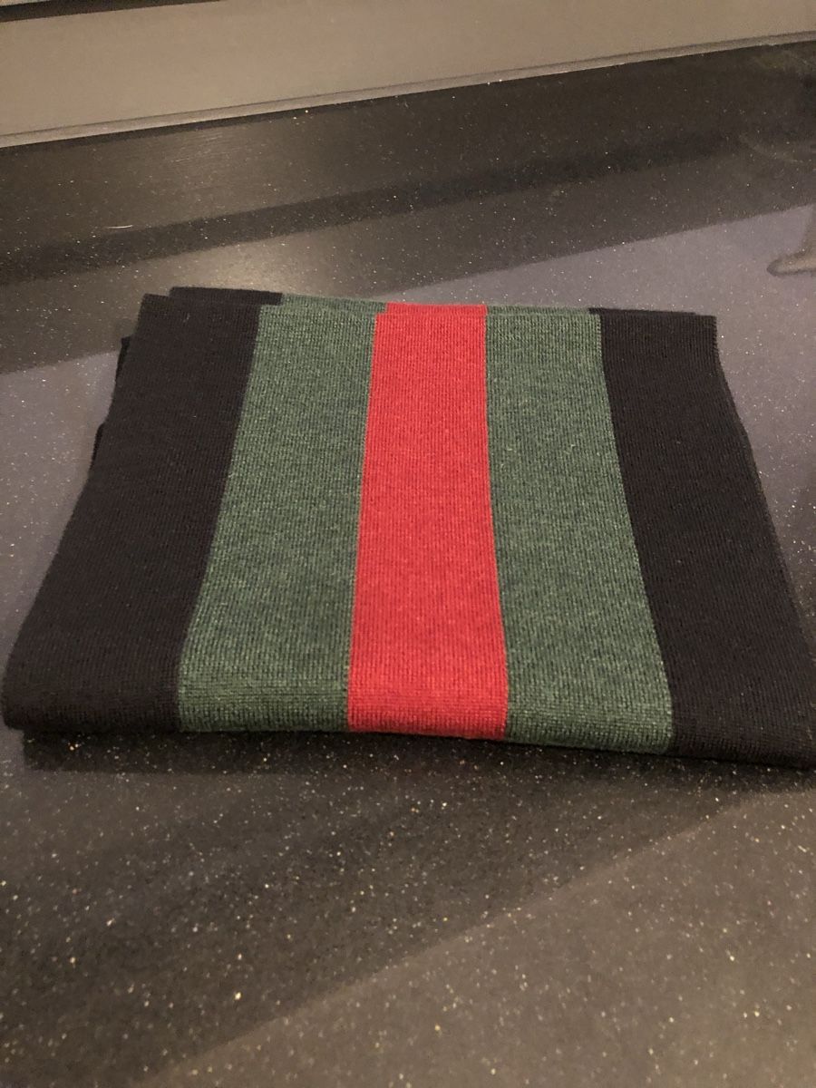 Gucci Foulard & Sciarpe: 100% Orginal Gucci Woll Schal – Usato da zürich venduto da ritas0102
