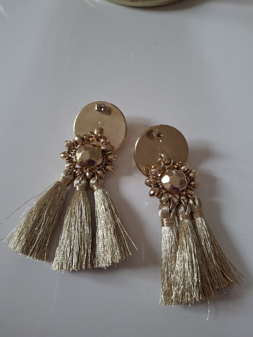 Ohrringe & -stecker: Boucles d'oreilles dorées pompons – Gebraucht aus Lausanne von Cognitia 2