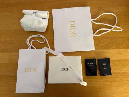 Dior Beauty Pouch Weiß Neu mit Bags & Parfumproben