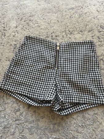 Mango Shorts, Schwarz Weiss, Hahnentritt Muster, Gr. 34