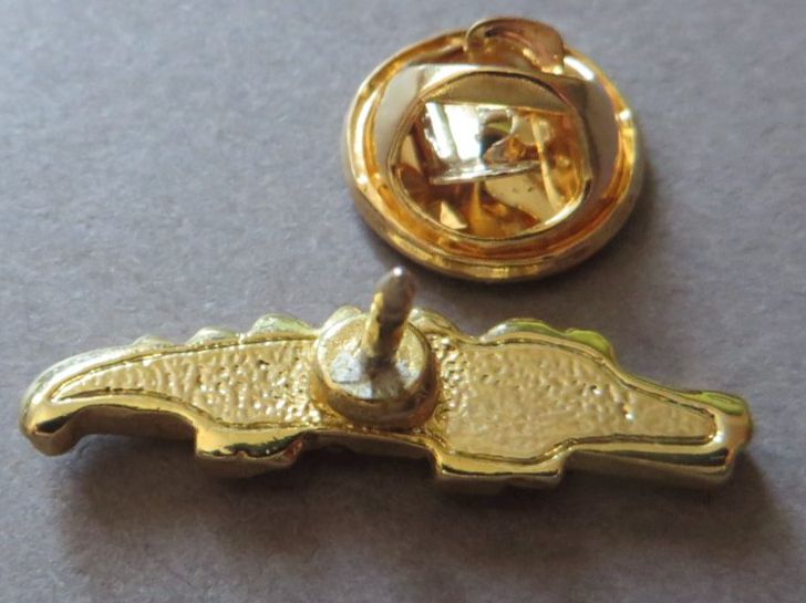 Placchette & Badge: PIN, SCHMUCKPIN KROKODIL MIT STEINCHEN – Usato da Neuhausen venduto da luckimucki 1