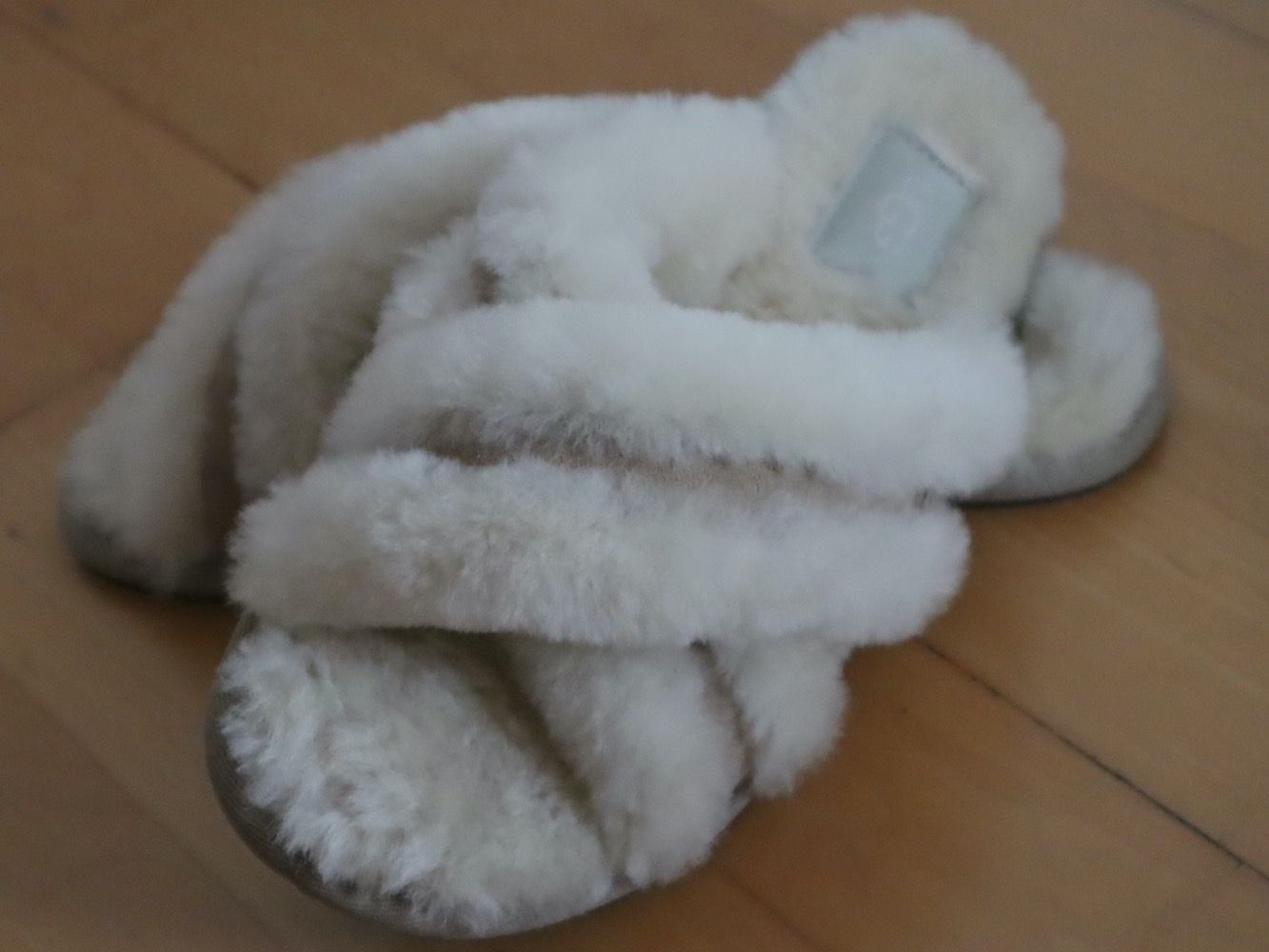Ugg Damenschuhe: UGG Hausschuhe / Slipper, echt Lammfell, Gr. 37, NEU – Neu (gemäss Beschreibung) aus Wattwil von diamant1 1
