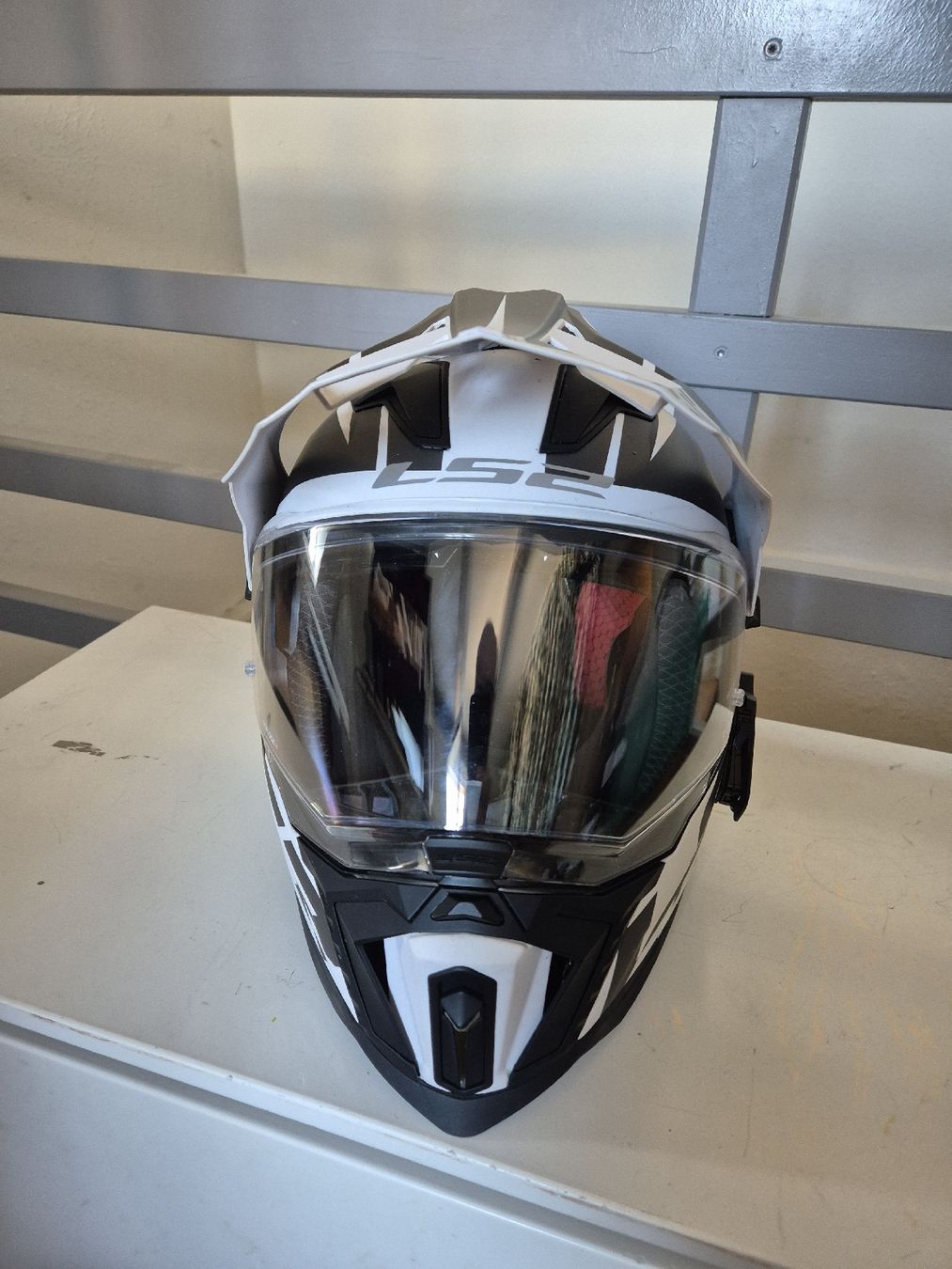 Caschi & visiere: Casque moto Explorer Plus blanc noir gris taille L – Nuovo (secondo la descrizione) da Sissach venduto da Dwilson0 1