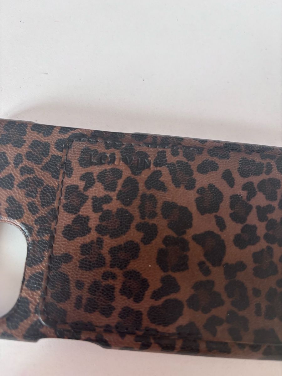 Apple Cover & Protezioni schermo: Louvini iPhone 15 cover leather  – Usato da Lausanne venduto da Charly_brune 1