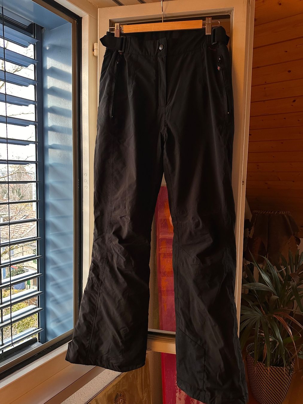 Hosen: Schwarze Skihose Marke Montura – Gebraucht aus Zürich von BettinaMarie2308