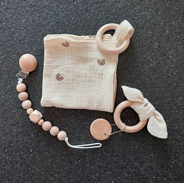 Succhiotti & catenelle porta ciuccio: Babygeschenk Nuggikette, Beissring, Nuschi NEU – Usato da Oberlunkhofen venduto da Barbara.Hagenbuch 2