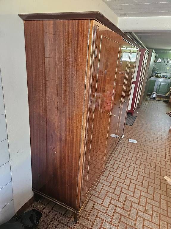 Armadi: Armoire en bois massif – Usato da Echarlens venduto da biker333 2