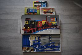 180 LEGO 4.5V Train + 128 & 137 Wagons + 157 + Tracks