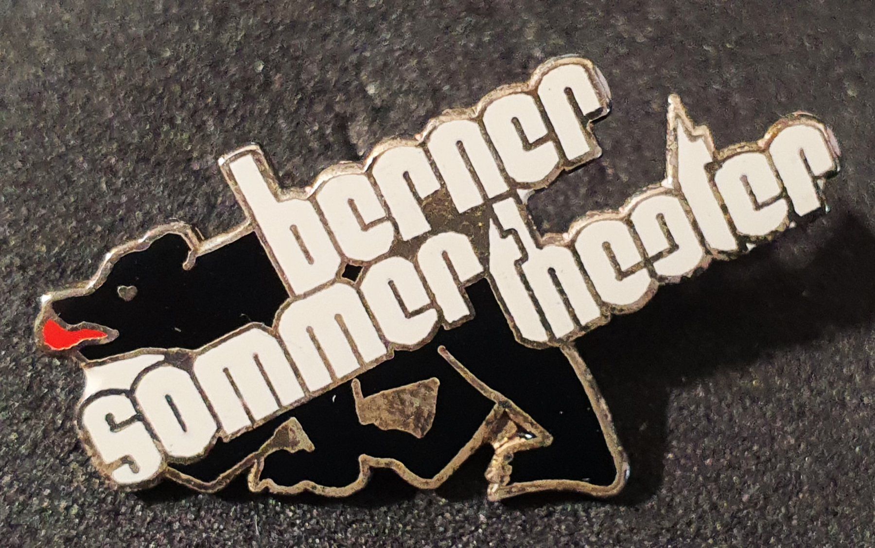Placchette & Badge: Box271 - Pin Bär Bern / berner sommer theater – Usato da Reinach BL venduto da Boston-Verkauf